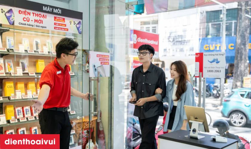 Tiếp nhận điện thoại và tư vấn thay pin