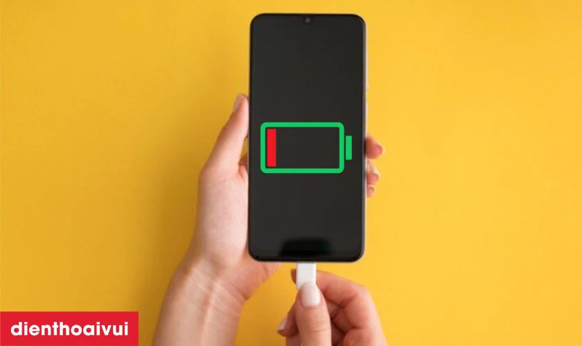 Để pin cạn rồi mới sạc dễ l&agrave;m hư pin