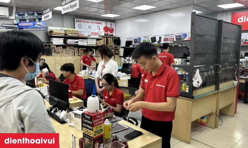 Quy tr&igrave;nh thay pin Xiaomi Redmi Note 10 4G lấy liền, uy t&iacute;n tại Điện Thoại Vui