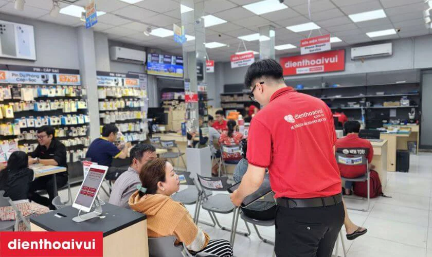 B&agrave;n giao lại m&aacute;y sau khi thay pin