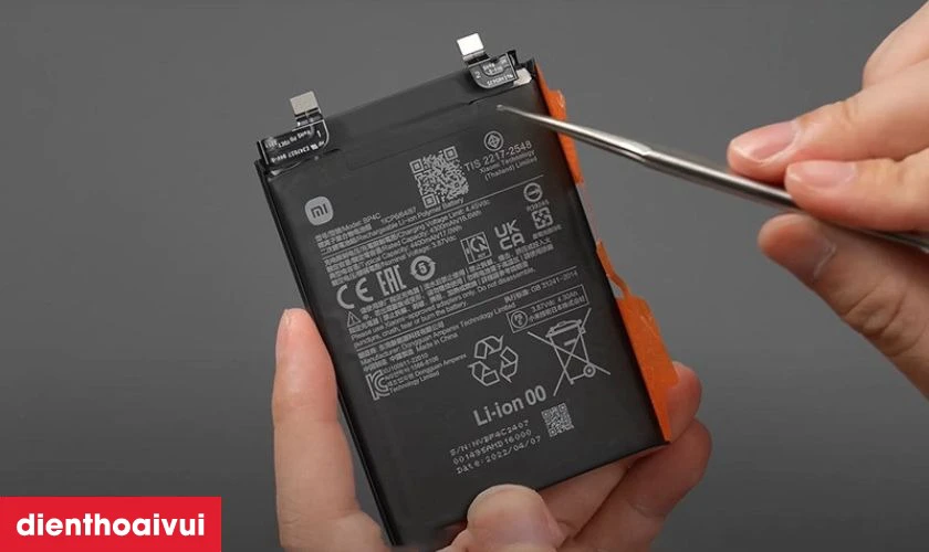 Quy tr&igrave;nh thay pin Xiaomi Redmi Note 11 Pro chuy&ecirc;n nghiệp lấy liền tại Điện Thoại Vui