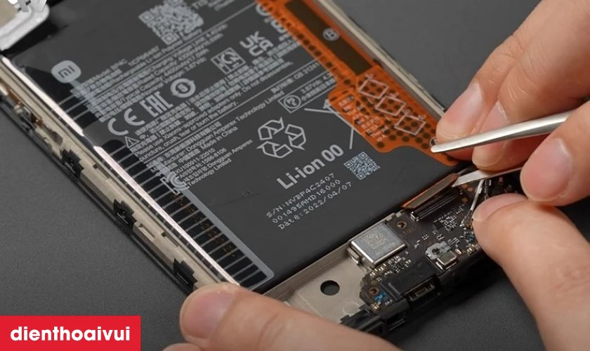 Quy tr&igrave;nh thay pin Xiaomi Redmi Note 11 Pro Plus chuy&ecirc;n nghiệp lấy liền tại Điện Thoại Vui