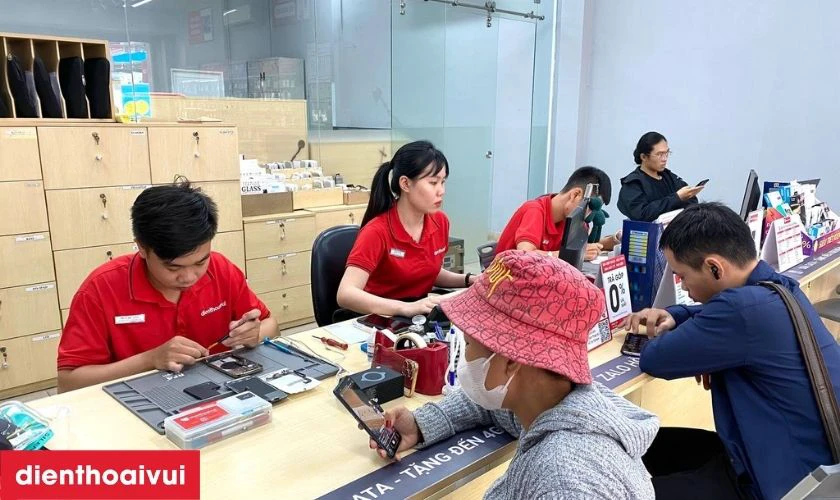 Quy tr&igrave;nh thay pin Xiaomi Redmi Note 5 ch&iacute;nh h&atilde;ng Deji chuy&ecirc;n nghiệp lấy liền tại Điện Thoại Vui