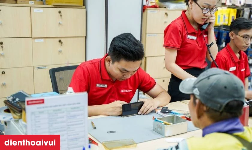 Thay pin Xiaomi 14 4G ch&iacute;nh h&atilde;ng