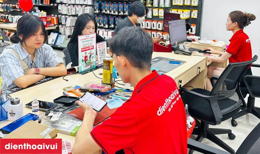 V&igrave; sao n&ecirc;n chọn cửa h&agrave;ng Điện Thoại Vui?
