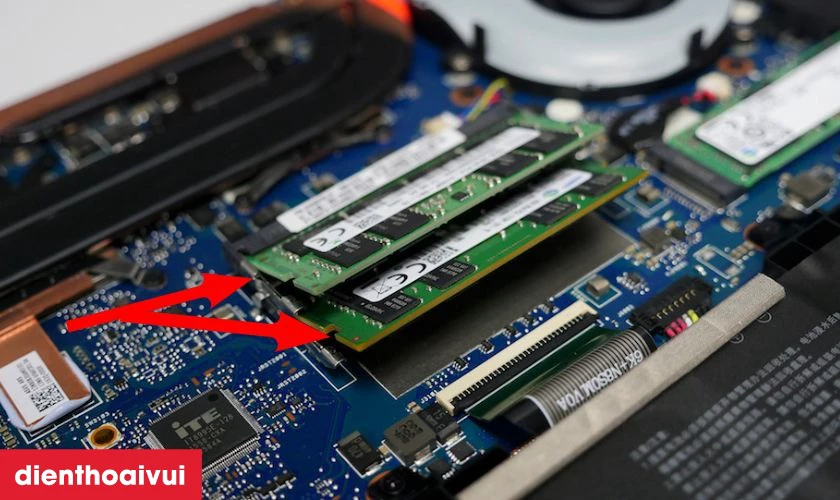 C&oacute; thể lắp RAM của 2 h&atilde;ng kh&aacute;c nhau tr&ecirc;n c&ugrave;ng một laptop kh&ocirc;ng?