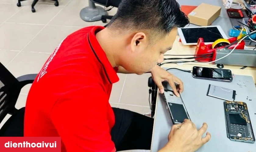 Quy trình thay ron màn hình lấy liền tại Điện Thoại Vui