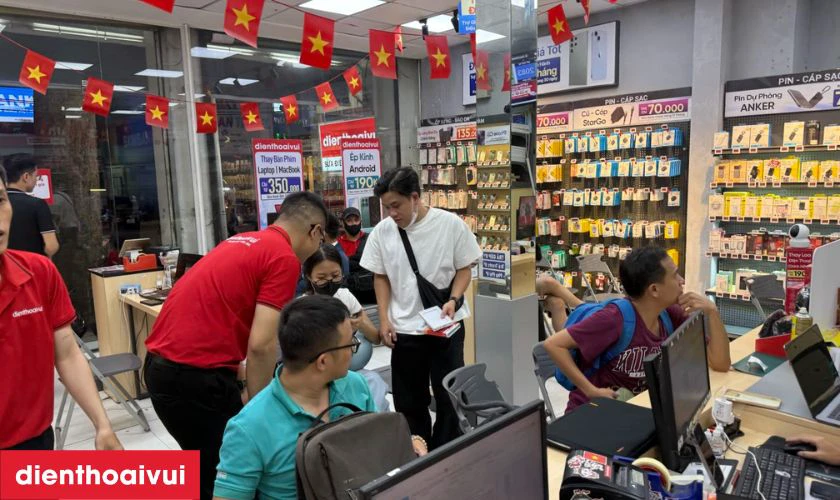 Tại sao n&ecirc;n thay ron m&agrave;n h&igrave;nh iPhone 11 Pro Max ở Điện Thoại Vui?