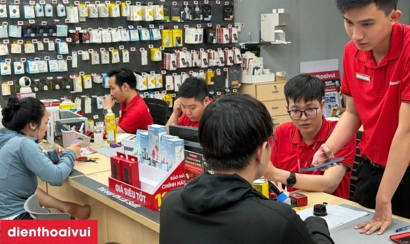 Quy tr&igrave;nh thay ron m&agrave;n h&igrave;nh iPhone 12 tại Điện Thoại Vui
