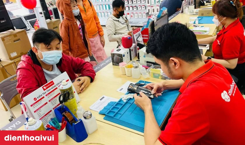 Quy tr&igrave;nh thay ron viền nẹp nhựa m&agrave;n h&igrave;nh