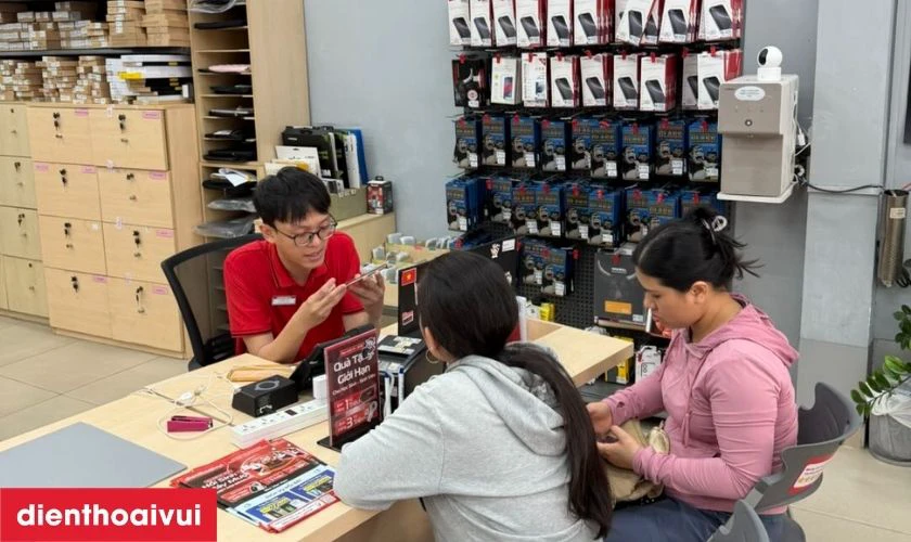 Quy tr&igrave;nh thay ron viền nẹp nhựa m&agrave;n h&igrave;nh Z Flip tại Điện Thoại Vui