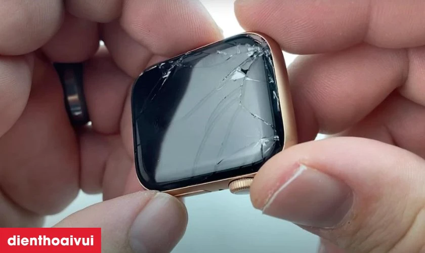 Lực t&aacute;c động l&agrave;m hư hỏng vỏ Apple Watch Series 6