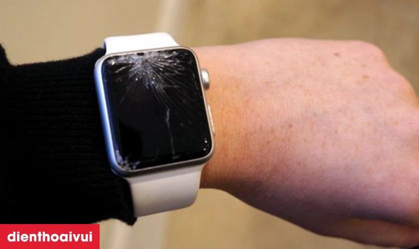 M&oacute;p m&eacute;o, nứt vỡ l&agrave; dấu hiệu cần thay vỏ Apple Watch Series 6