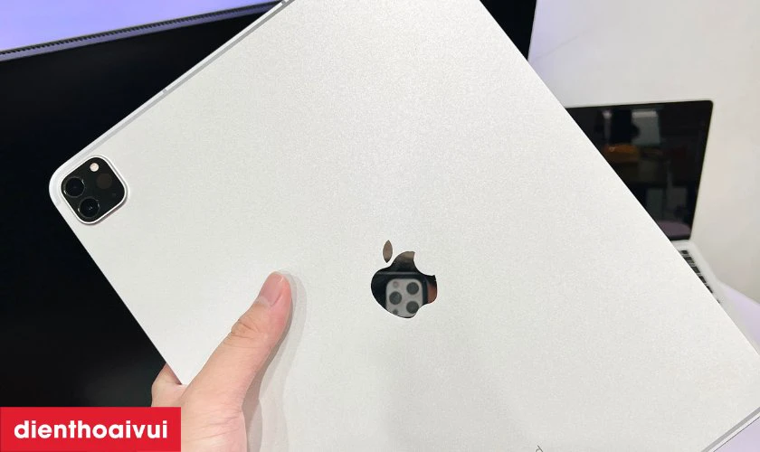 C&oacute; n&ecirc;n thay vỏ iPad Pro 12.9 2021 kh&ocirc;ng?