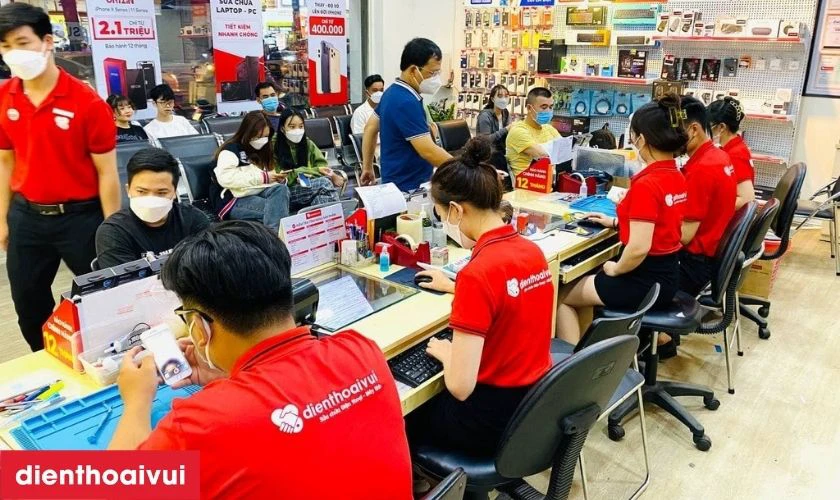 Thay vỏ iPhone 11 Pro ch&iacute;nh h&atilde;ng GENA lấy liền tại Điện Thoại Vui