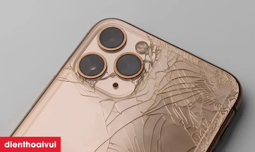 Điện thoại iPhone 12 Pro bị trầy xước nặng