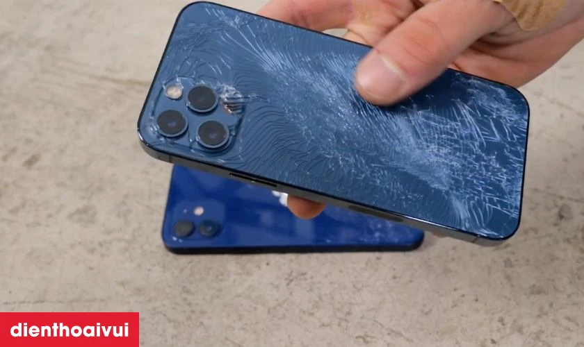 Khi n&agrave;o bạn n&ecirc;n thay vỏ iPhone 12 Pro ch&iacute;nh h&atilde;ng Aries?