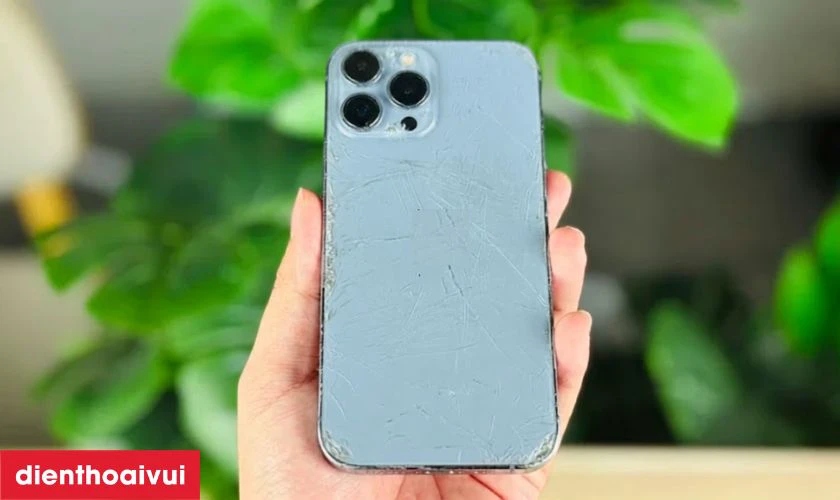 Khi n&agrave;o bạn n&ecirc;n thay vỏ iPhone 13 Pro Max 5G ch&iacute;nh h&atilde;ng Aries