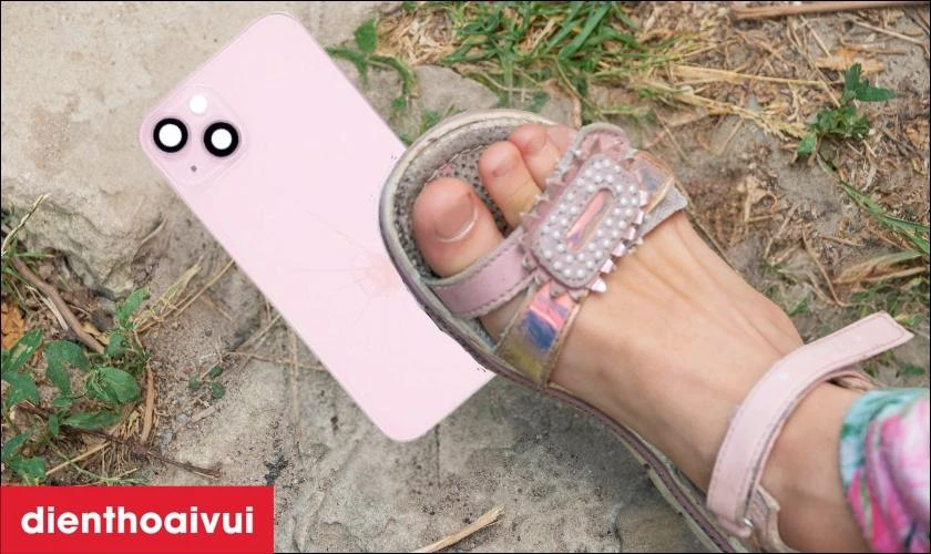 Nguy&ecirc;n nh&acirc;n khiến vỏ iPhone 14 Plus bị hư phải thay