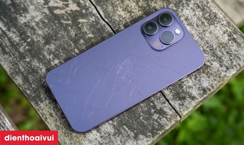 Khi n&agrave;o bạn n&ecirc;n thay vỏ iPhone 14 Pro Max ch&iacute;nh h&atilde;ng Aries?