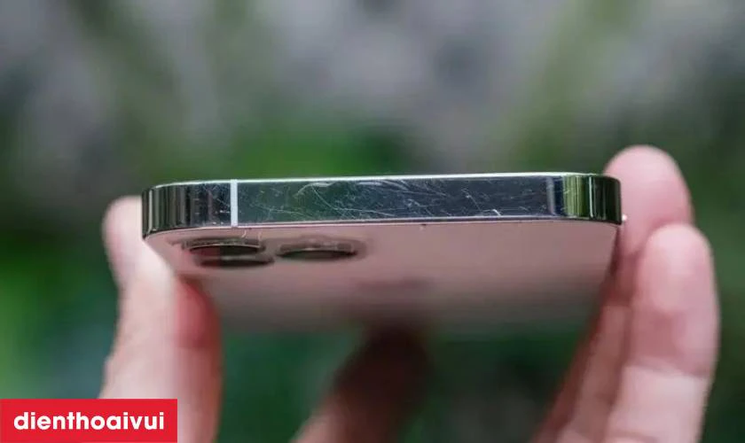 Vỏ bị trầy xước, m&oacute;p m&eacute;o