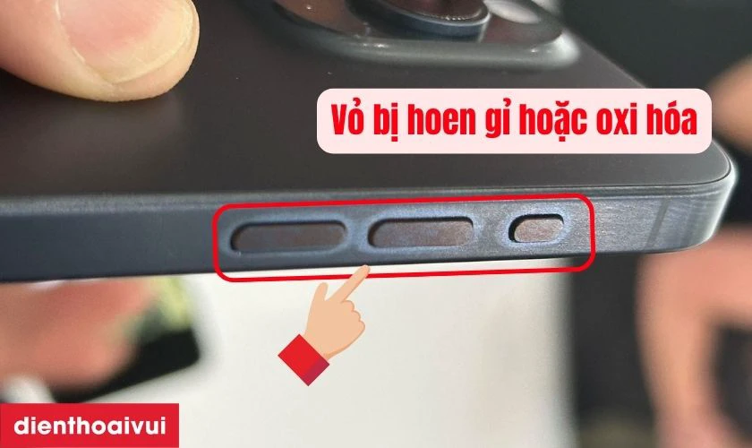 Nguy&ecirc;n nh&acirc;n bạn cần thay vỏ iPhone 15 Pro - Vỏ bị oxy h&oacute;a