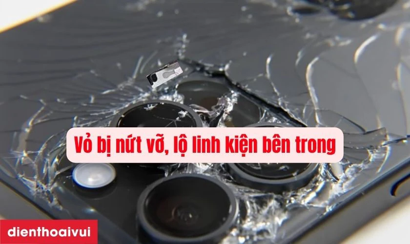 Khi n&agrave;o cần thay vỏ iPhone 15 Pro - Vỏ nứt vỡ, lộ linh kiện