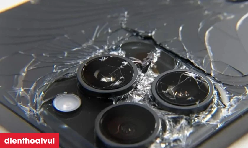 Khi n&agrave;o bạn n&ecirc;n thay vỏ iPhone 15 Pro?