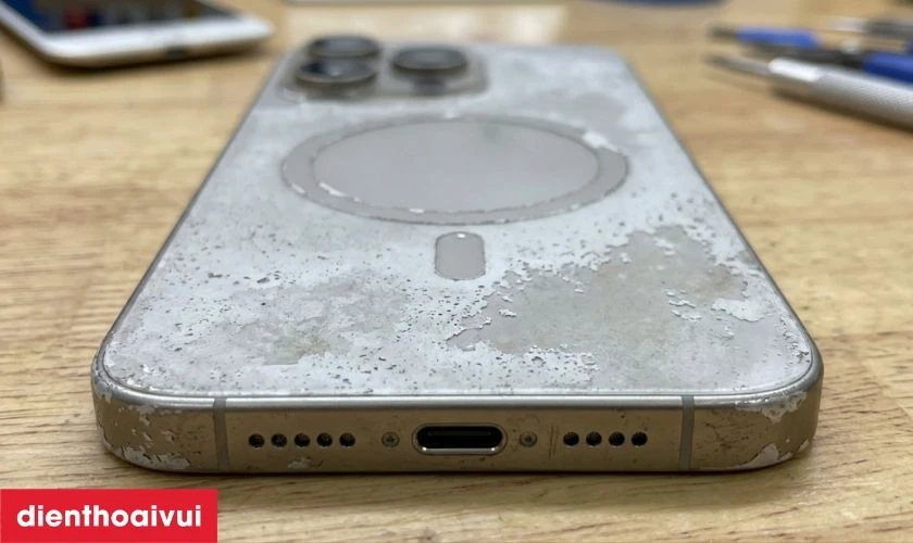 Các dấu hiệu bạn cần thay vỏ iPhone 15 Pro Max mới