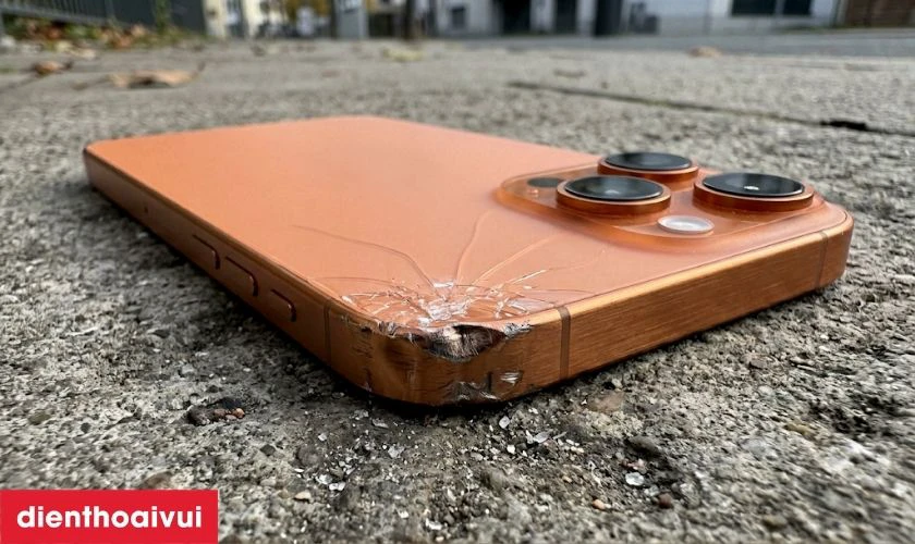 Dấu hiệu nhận biết bạn n&ecirc;n thay vỏ iPhone khi bị nứt vỡ