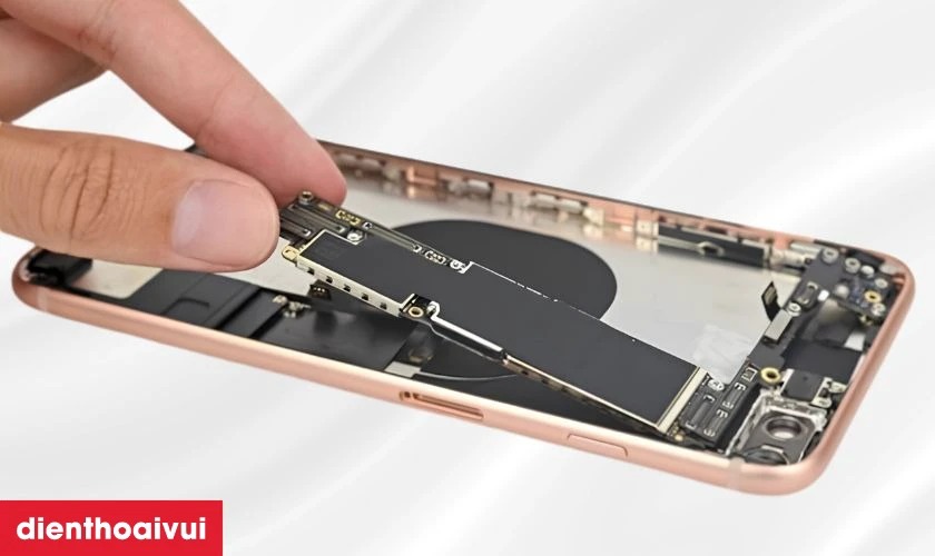 Thay vỏ iPhone 8 Plus vu&ocirc;ng cạnh c&oacute; l&acirc;u kh&ocirc;ng?