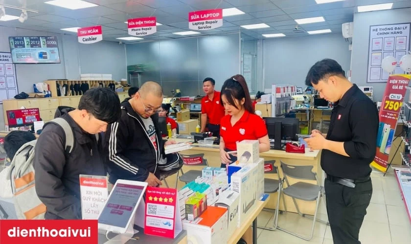 N&ecirc;n thay vỏ cho iPhone tại cửa h&agrave;ng n&agrave;o tại quận Ho&agrave;n Kiếm?