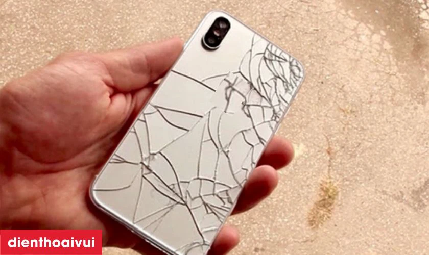 Vỏ iPhone X c&oacute; vấn đề đa phần l&agrave; do nguy&ecirc;n nh&acirc;n chủ quan từ người d&ugrave;ng