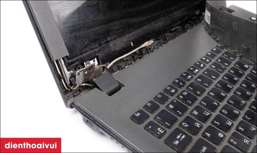 Laptop bị xước, nứt vỡ, bong tr&oacute;c