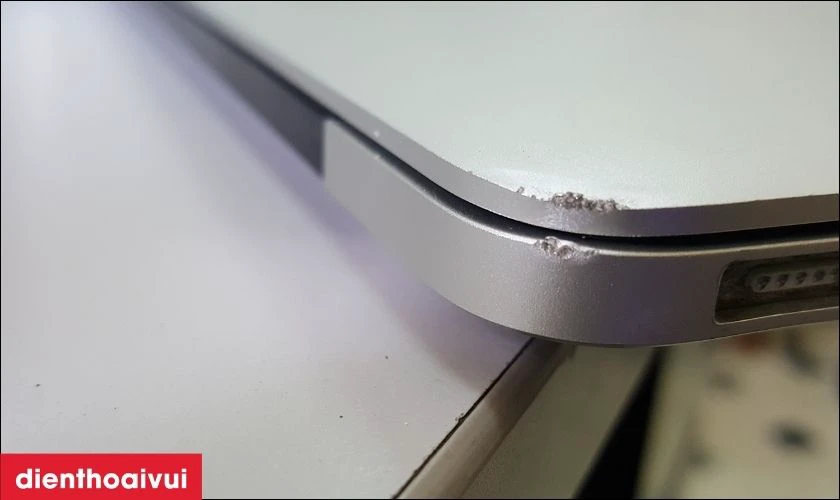 Dấu hiệu vỏ Macbook hư hỏng cần đổi mới