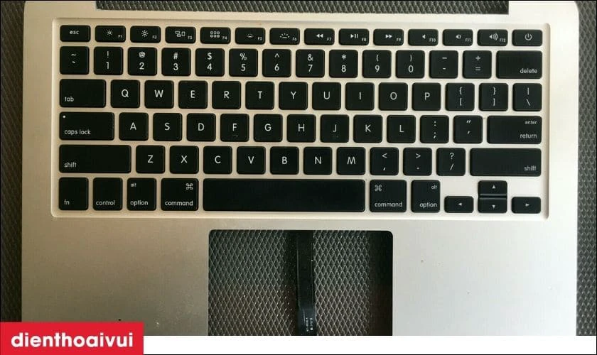 Mẹo phân biệt hàng chính hãng khi thay vỏ Macbook