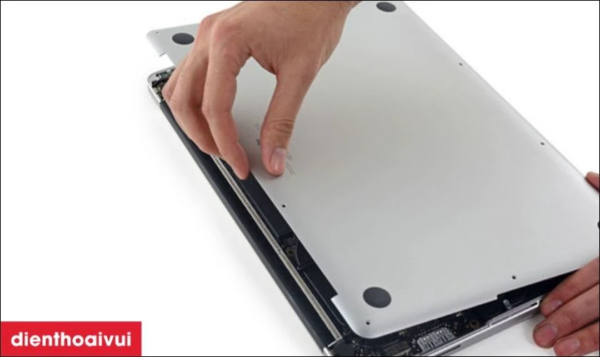 Thay vỏ Macbook Air gi&aacute; bao nhi&ecirc;u