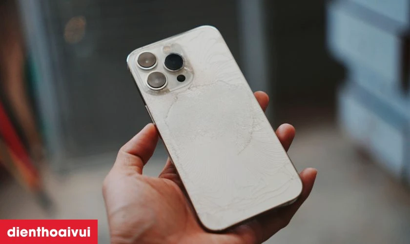 Thay vỏ iPhone 13 Pro Max ch&iacute;nh h&atilde;ng GENA