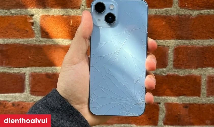 Khi n&agrave;o n&ecirc;n thay vỏ GENA ch&iacute;nh h&atilde;ng cho iPhone 14?