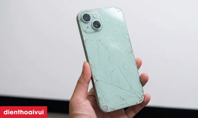 Những l&yacute; do khiến vỏ iPhone 15 Plus nhanh xuống cấp