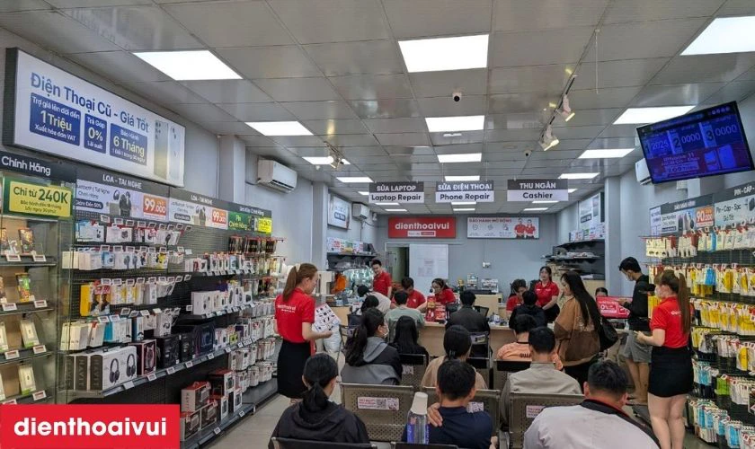 Cửa h&agrave;ng Điện Thoại Vui thay vỏ iPhone ch&iacute;nh h&atilde;ng GENA gi&aacute; rẻ, lấy liền