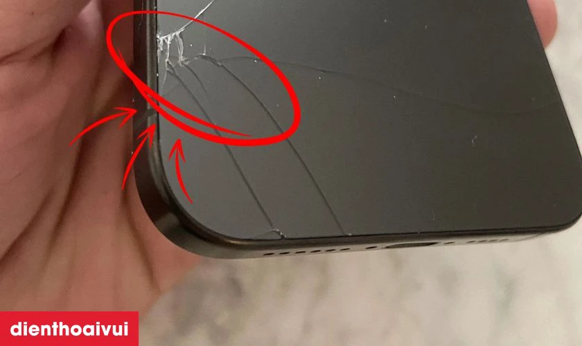Khi n&agrave;o n&ecirc;n thay vỏ GENA cho iPhone 15 Pro Max?