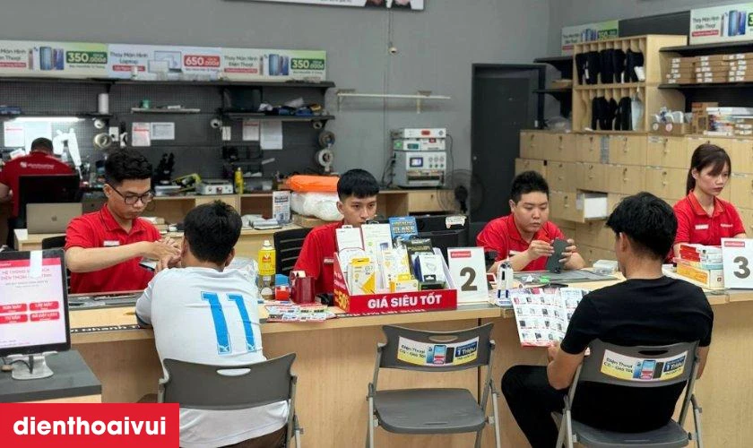 Cửa h&agrave;ng thay vỏ m&aacute;y iPhone XS ch&iacute;nh h&atilde;ng GENA gi&aacute; rẻ