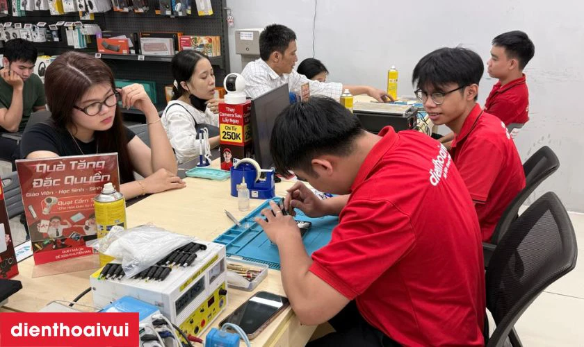 Quy tr&igrave;nh thay vỏ Oppo A38 uy t&iacute;n tại Điện Thoại Vui