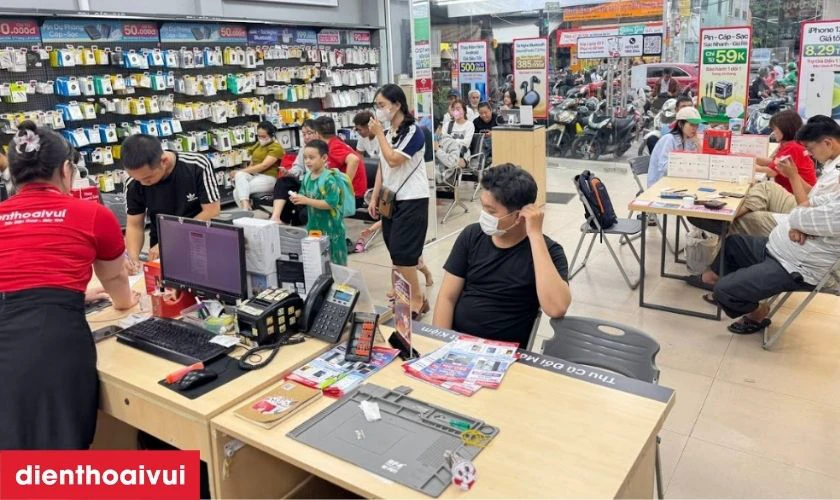 Máy được bàn giao lại cho khách kiểm tra lại máy