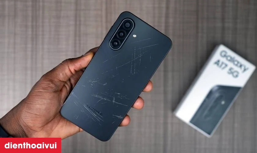Khi n&agrave;o bạn cần thay vỏ Samsung Galaxy A17