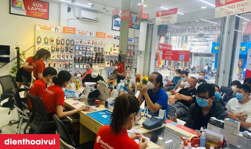 Quy tr&igrave;nh thay vỏ Xiaomi Redmi Note 12 chuy&ecirc;n nghiệp, nhanh ch&oacute;ng được nhiều kh&aacute;ch h&agrave;ng lựa chọn