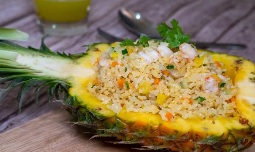 Cơm chiên trái dứa