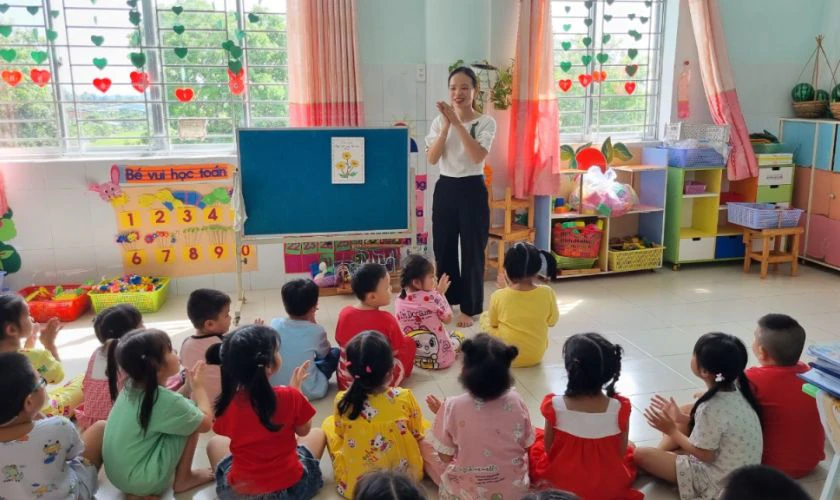 Thơ hay tặng cô giáo mầm non nhân ngày Nhà giáo Việt Nam
