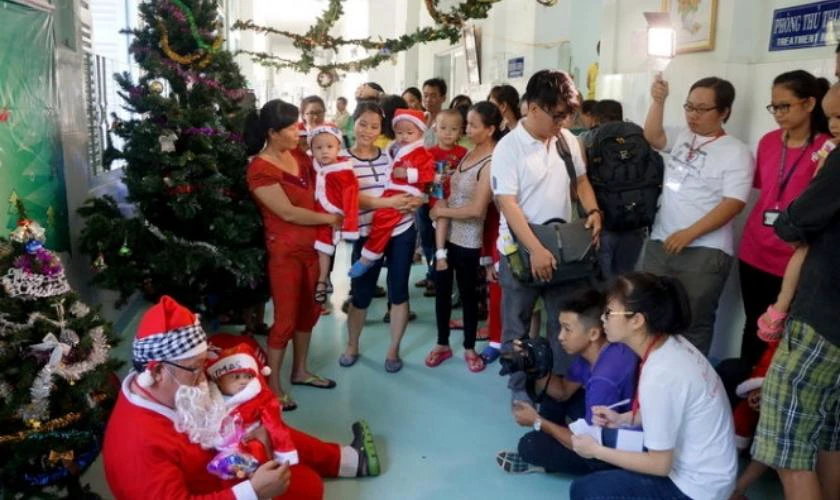Trở th&agrave;nh t&igrave;nh nguyện vi&ecirc;n dịp lễ Gi&aacute;ng Sinh với thời tiết ng&agrave;y Noel ấm &aacute;p